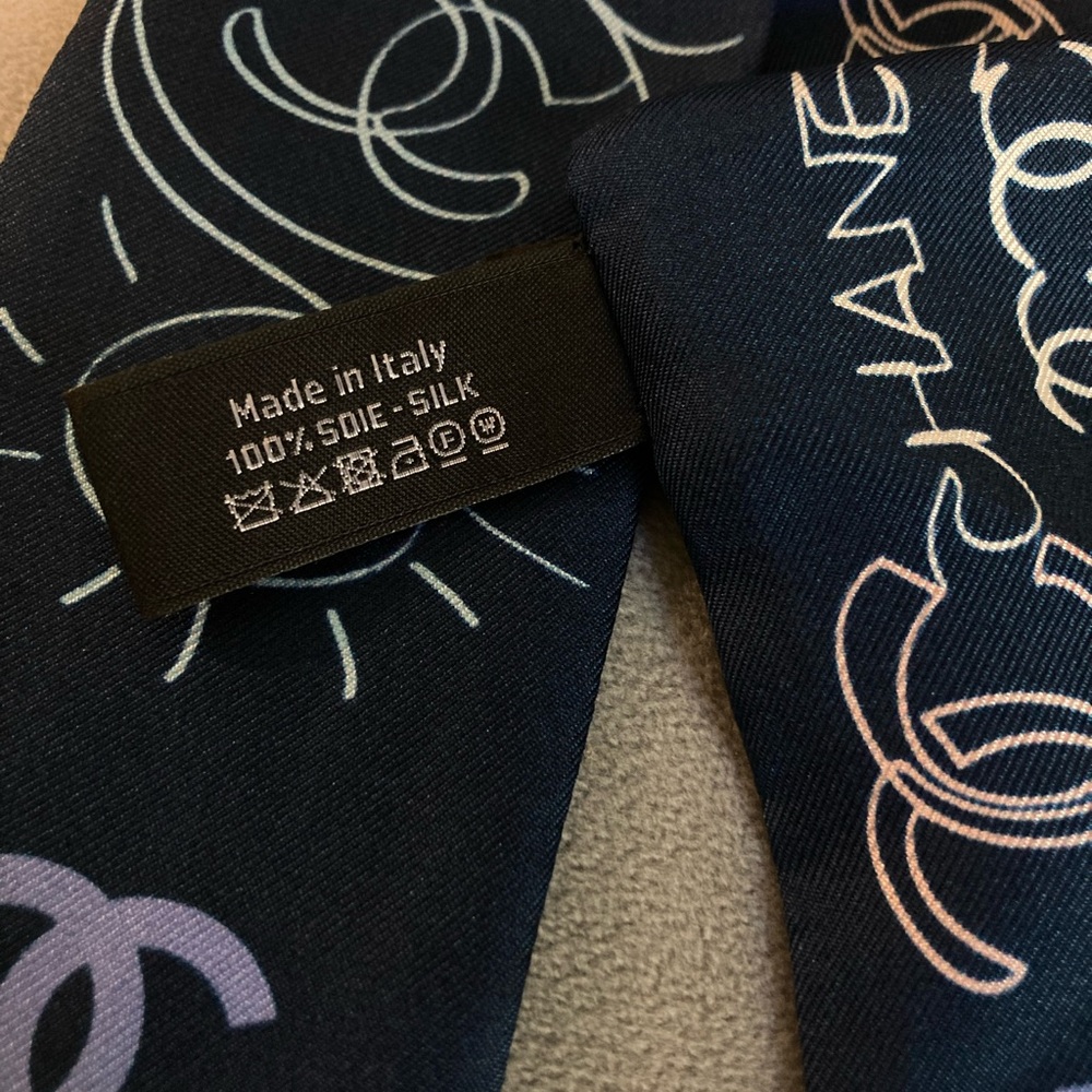 CHANEL Dark Blue Tie with Multicolor Logo Design - Picture 4 of 6